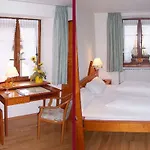 Loewen Garni 게스트하우스 3*