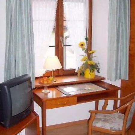 Gæstehus Gasthof Lowen 3*